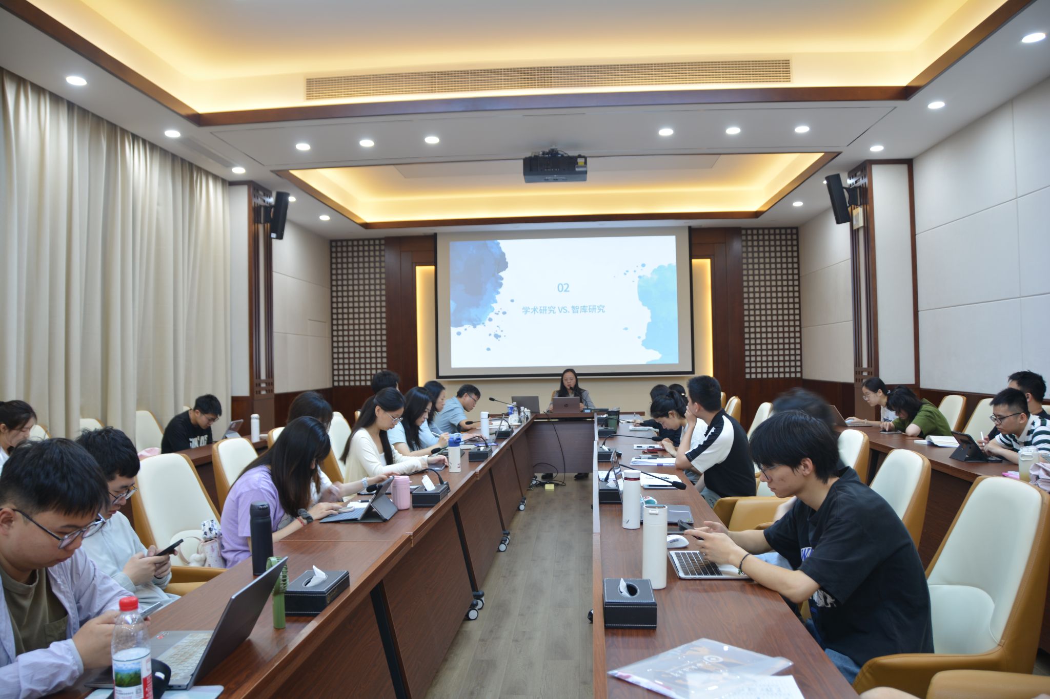 區(qū)域國(guó)別交叉研究助力智庫(kù)建設(shè) 經(jīng)濟(jì)貿(mào)易咨詢的新視角